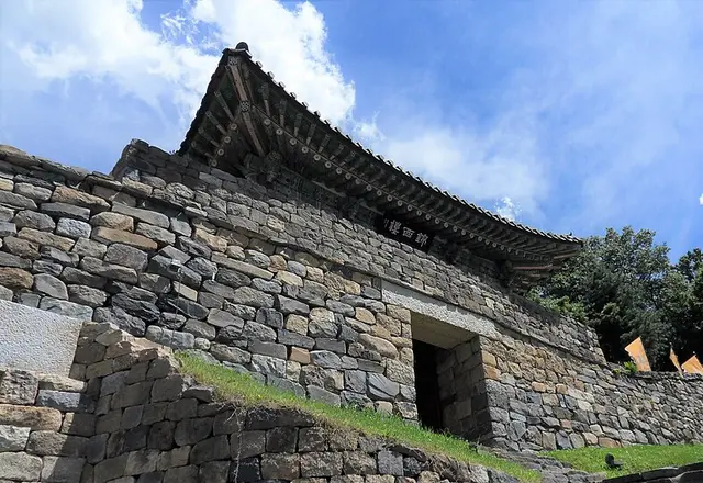 Gongsanseong Fortress & King Muryeong Royal Tomb